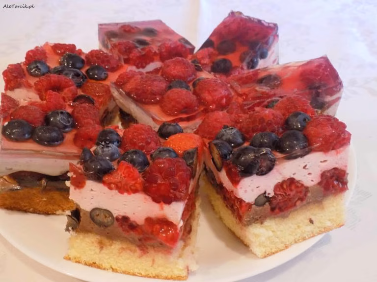 Ciasto owocowe z galaretką i kremem czekoladowym