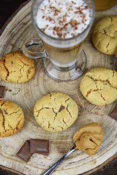 Ciasteczka z masłem orzechowym i czekoladą