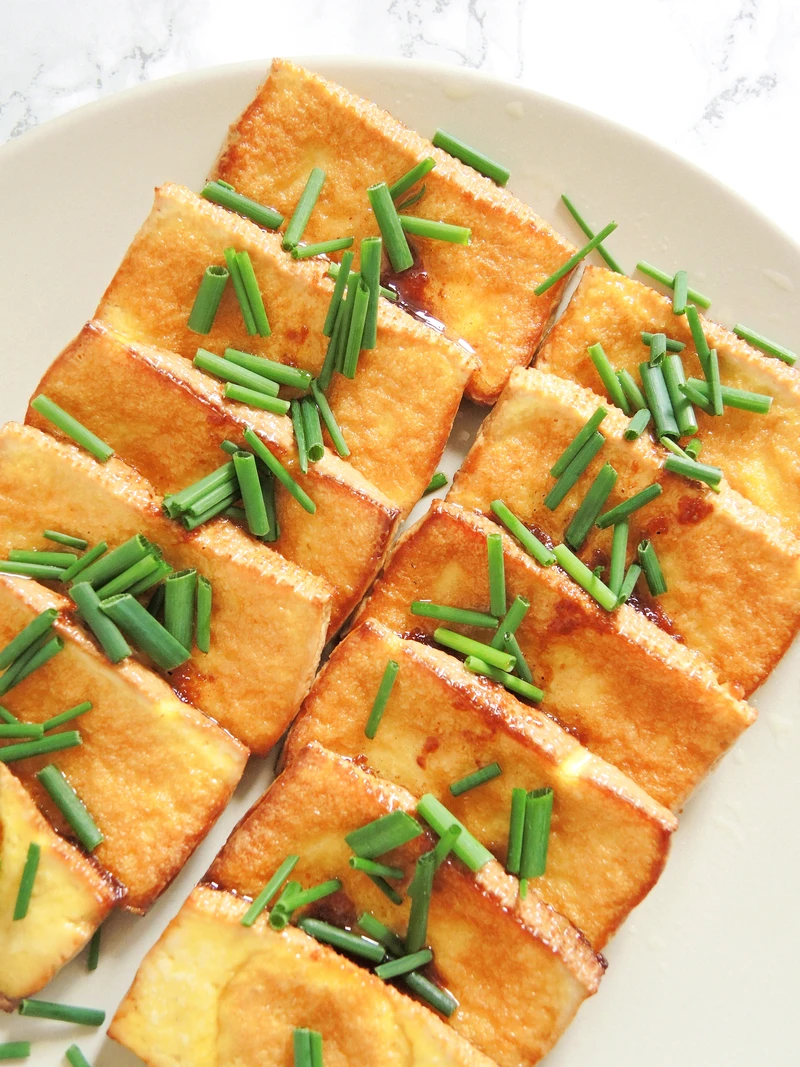 Smażone Tofu z Sosem Sojowym