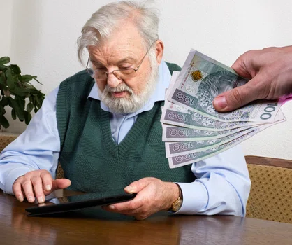 Kolejne dodatki dla emerytów. Seniorzy mogą dostać nawet 1400 zł!