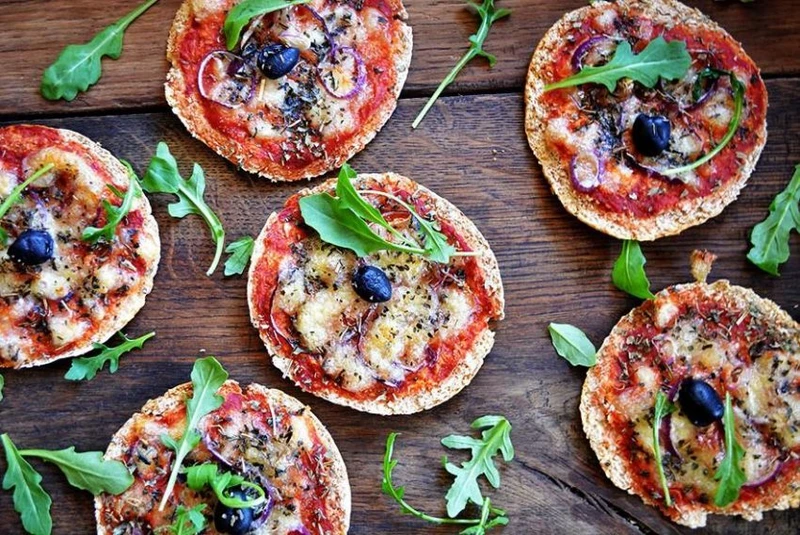 Szybka pizza na chlebku pita