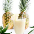 Orzeźwiające lassi z ananasem i imbirem