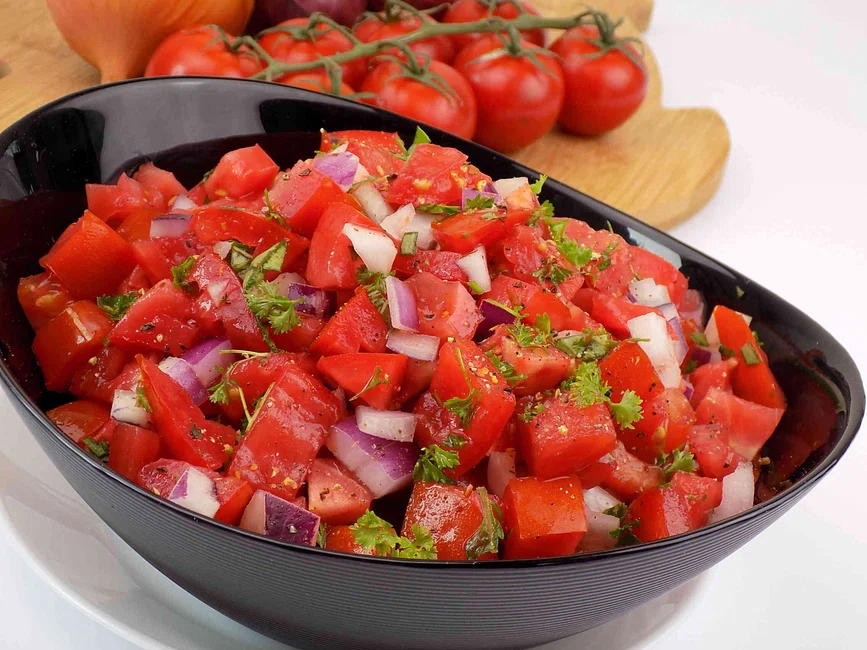 Sałatka z pomidorów i cebuli | Kuchnia na Wypasie