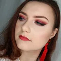 Makijaż na studniówkę 2018 - burgund i kocie oko