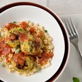 CHRUPIĄCE KOTLETY FASOLOWE Z SOSEM MARINARA I MAKARONEM