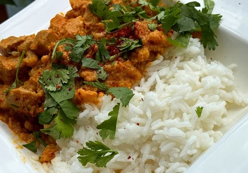 Czerwone curry z wieprzowiną i kalafiorem