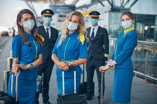 Stewardessy będą nosić pieluchy podczas lotów? Ma to zmniejszyć ryzyko zakażenia