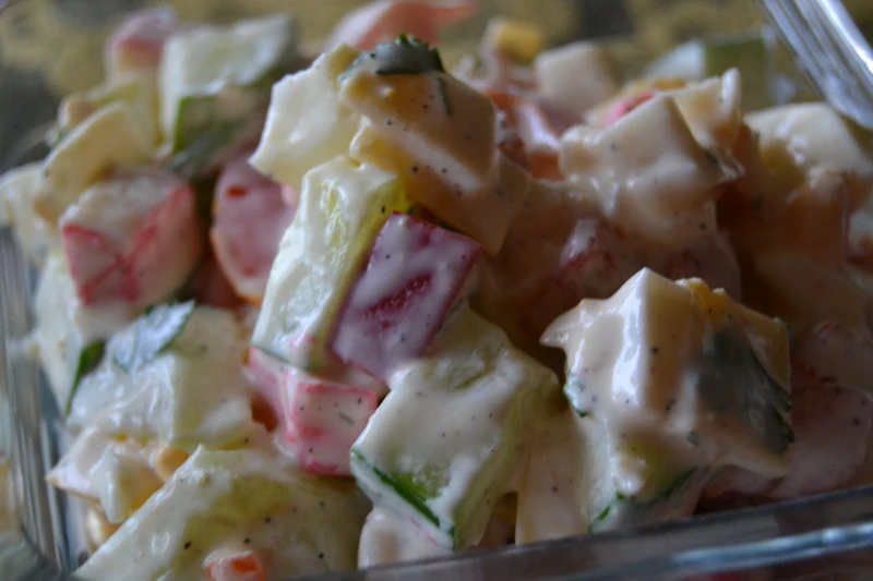Sałatka z paluszkami Surimi