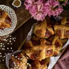 Hot Cross Buns - angielskie bułeczki wielkanocne