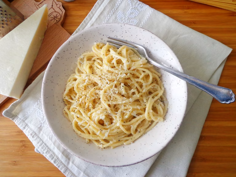 Włoski makaron "Cacio e Pepe" + film krok po kroku