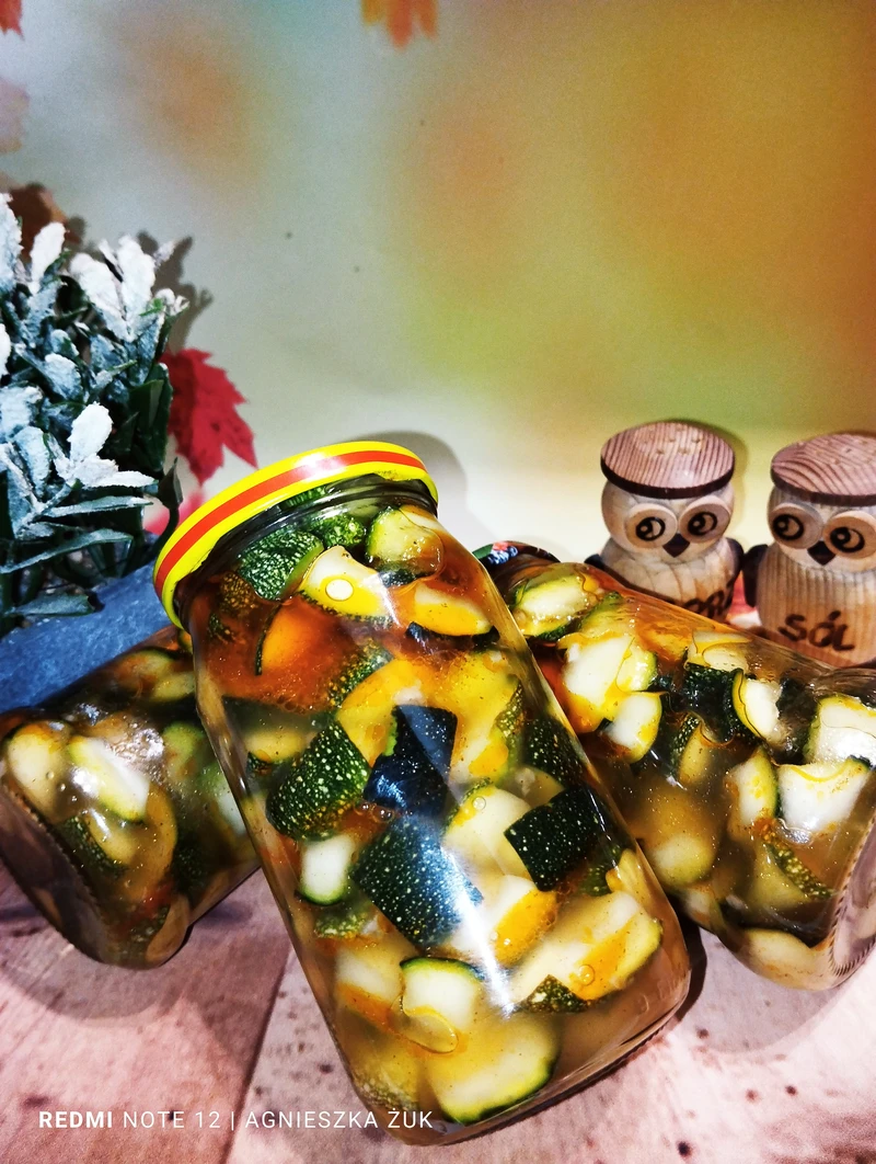 CUKINIA W CHILI Z DUŻĄ ILOŚCIĄ CZOSNKU