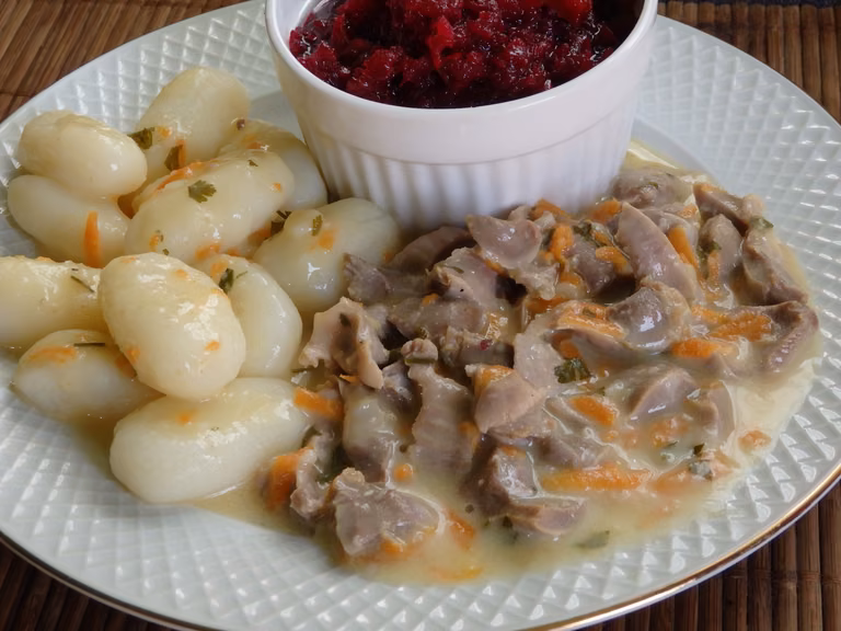 Żołądki drobiowe w sosie chrzanowym