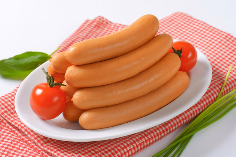 Jakich dodatków należy UNIKAĆ przy wyborze kiełbasek lub parówek?