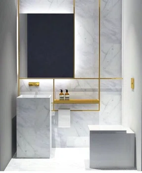 Marmurowa łazienka ze złotymi elementami
