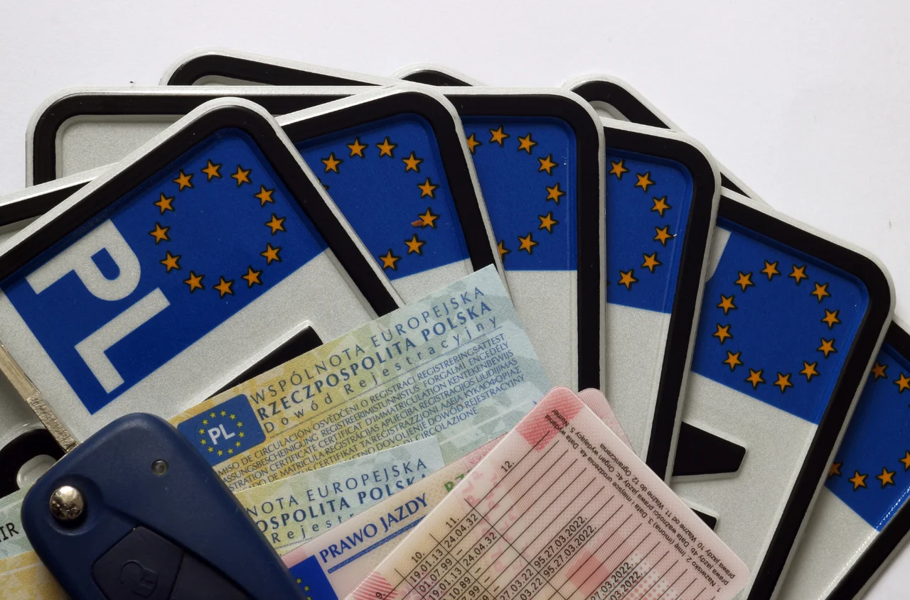 Obowiązkowa wymiana prawa jazdy dla 15 mln kierowców! UE zdecydowała o ostatecznym terminie i badaniach lekarskich