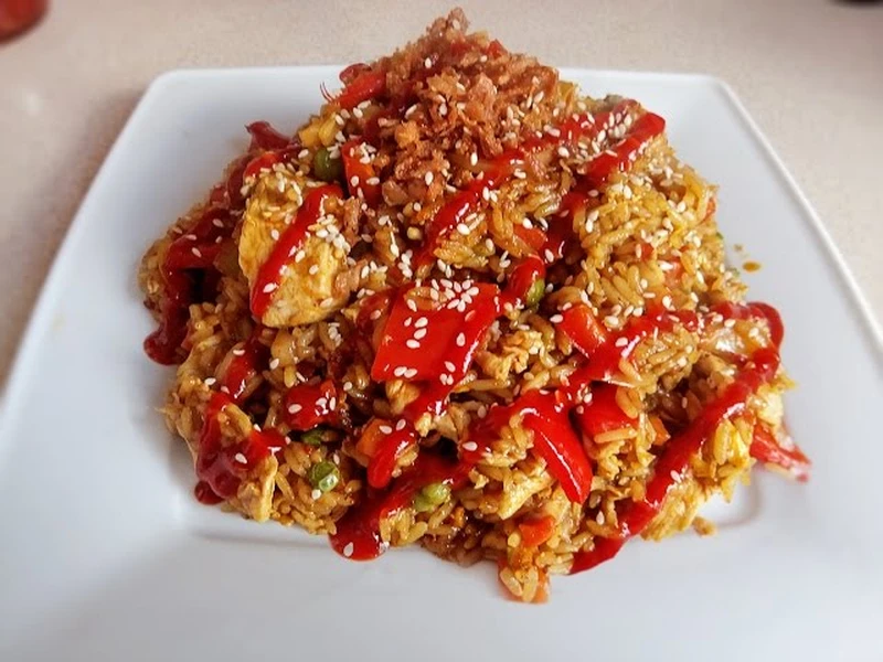 Smażony ryż z kurczakiem - Pobite Patelnie 