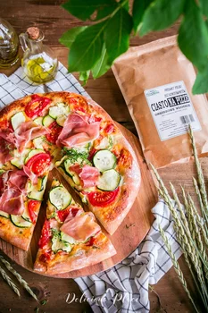 Pizza z cukinią i szynką parmeńską