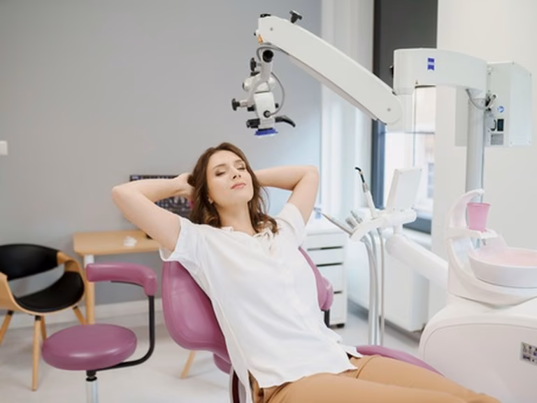 Uśmiechnij się do zdrowia: Relaks u dentysty? To możliwe! Na czym polega znieczulenie gazem rozweselającym i co warto wiedzieć o tej metodzie