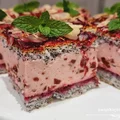 Wiśniowa pianka na makowym biszkopcie