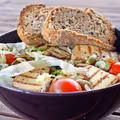 Sałatka z grillowanym tofu