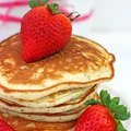 Pancakes cytrynowe z truskawkami