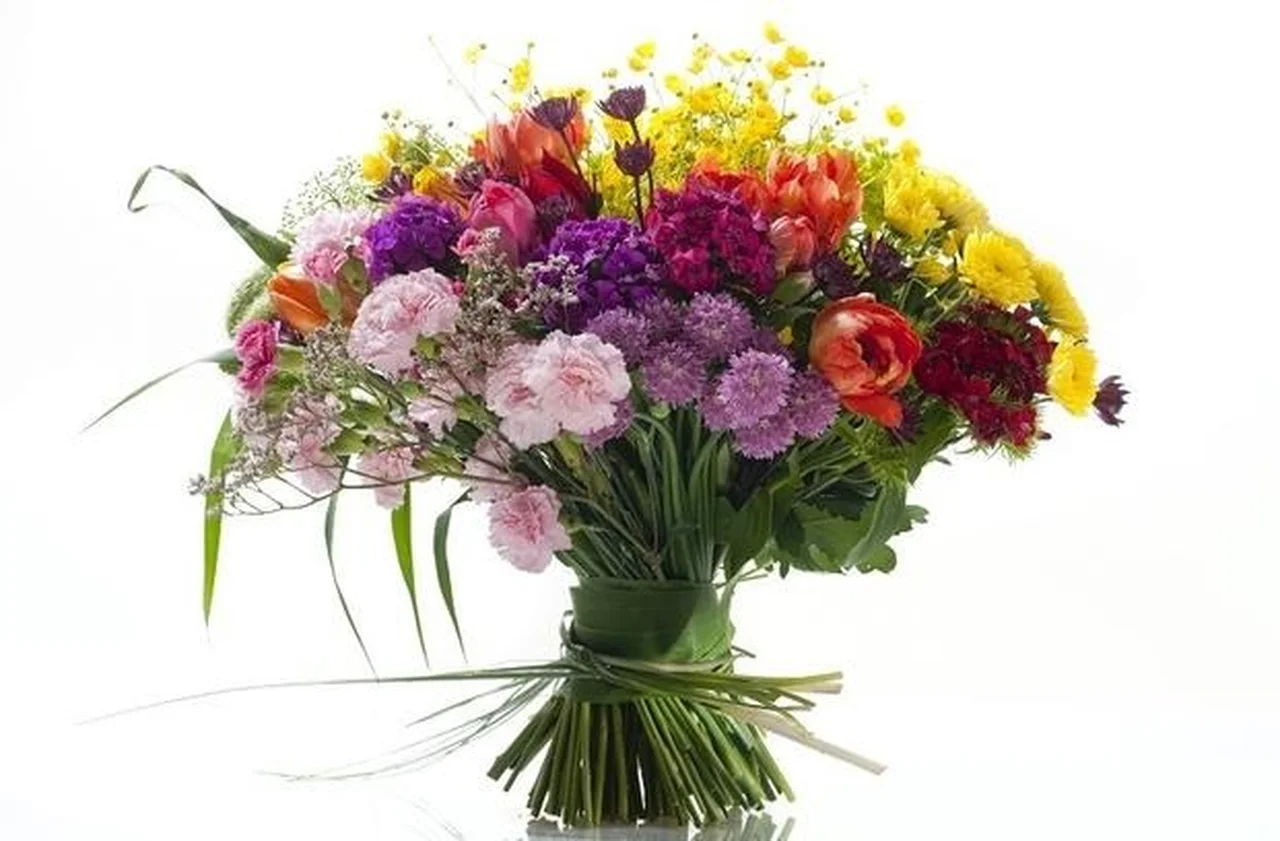 Świetny trik na przedłużenie życia ciętych kwiatów o którym nie wiesz!