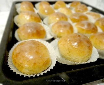 Pączki pieczone z nadzieniem serowym