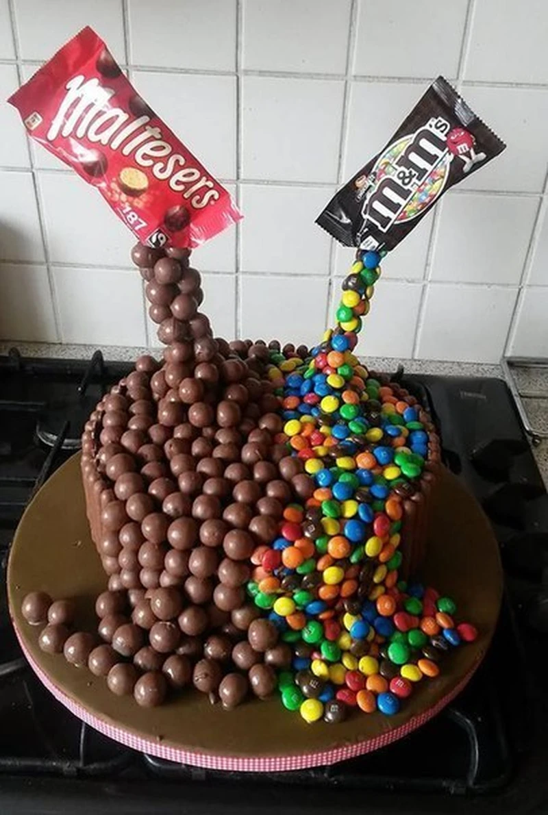 Tort z cukiereczkami