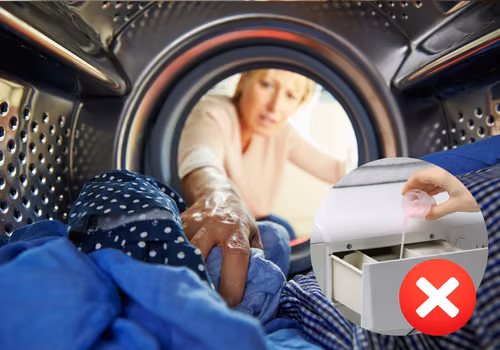 Nigdy nie dodawaj tego, gdy pierzesz kurtkę puchową! To najczęstszy błąd, który niszczy puch