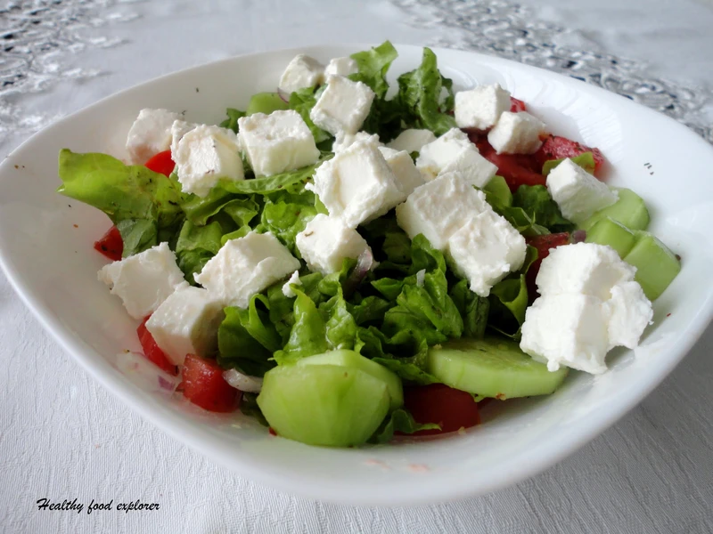 Lekka sałatka z serem feta