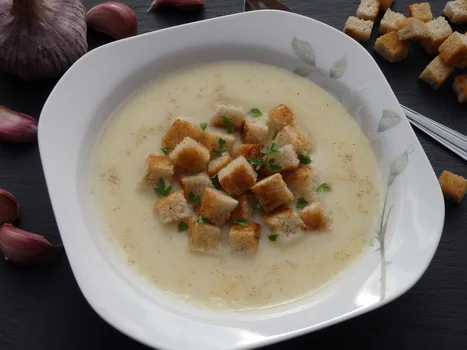 Kremowa zupa czosnkowa