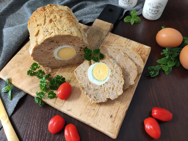 Pieczeń rzymska z jajkiem.