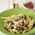 Makaron w sosie śmietanowym z szynką parmeńską
