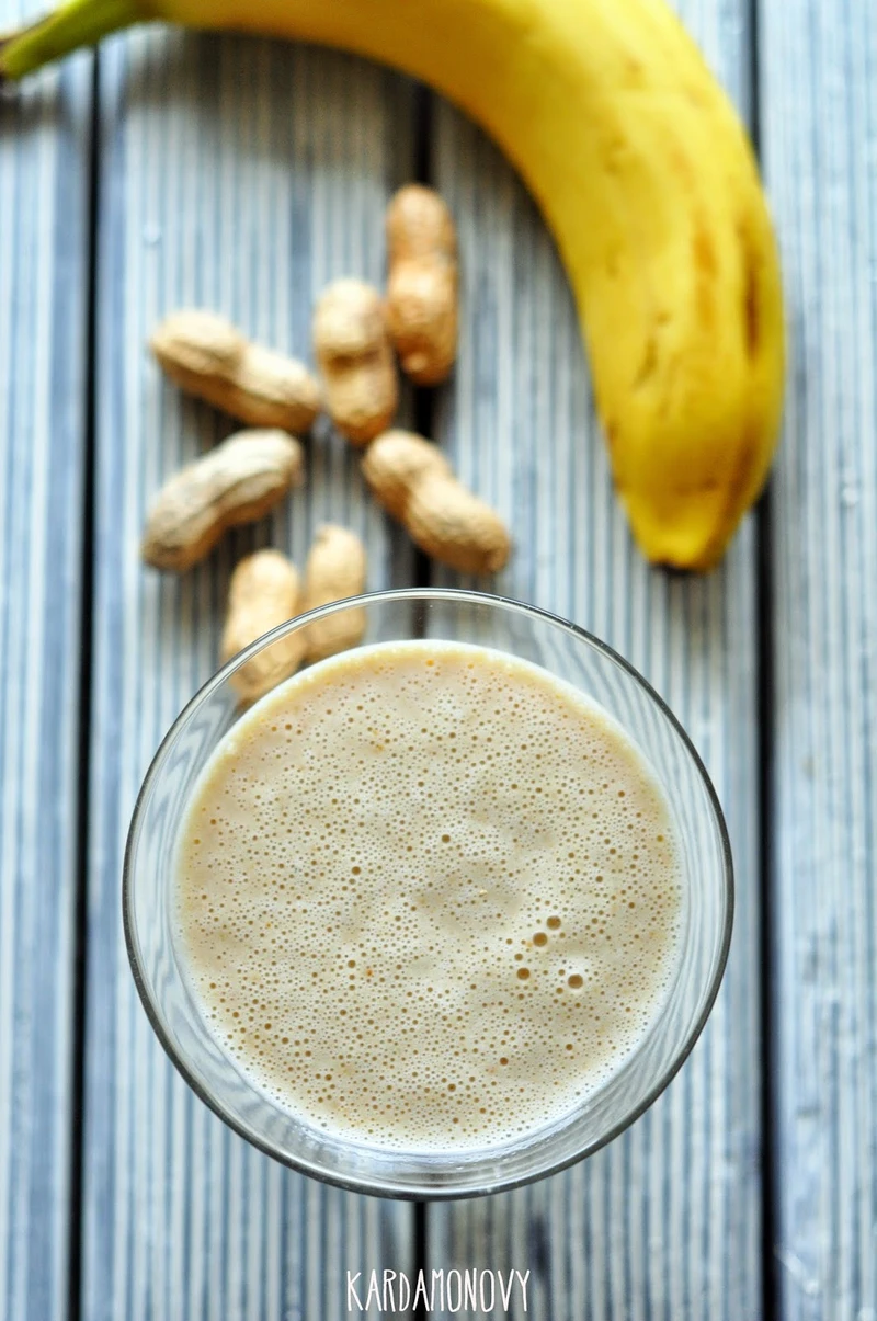 Koktajl bananowy z masłem orzechowym