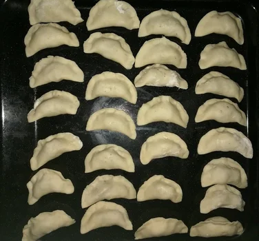 Przepis miesiąca: Pyszne ciasto pierogowe oraz pierogi z serem, kapustą i grzybami, owocami i ruskie