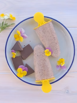 Domowe fit lody o smaku „bananowa straciatella”