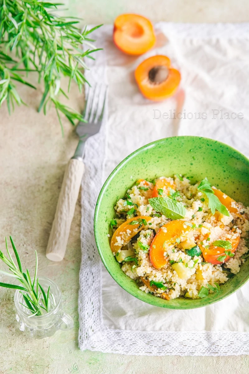Tabbouleh z cukinią i morelami
