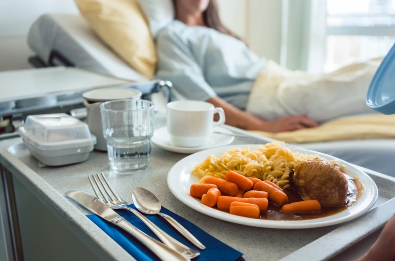 Rewolucja w szpitalnych menu: Lepsze obiady dla pacjentów od NFZ. Oto co się zmieni!