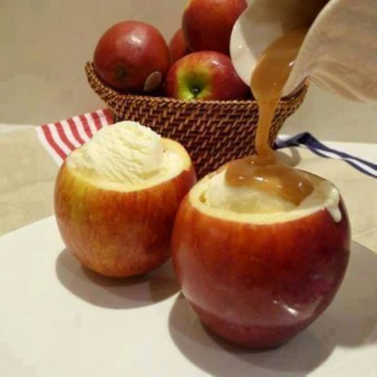 Lody podane w jabłku - super pomysł