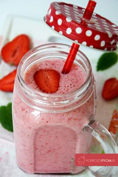 DOMOWY JOGURT MLECZNO-TRUSKAWKOWY (OK. 180 KCAL)