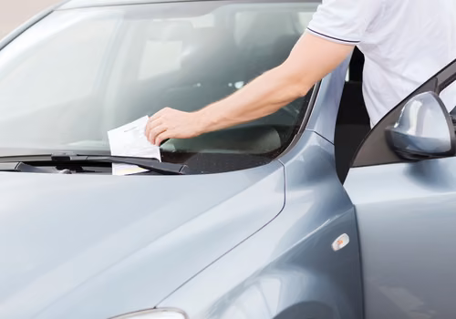 Nowy trik na parkingach! Oszuści liczą na twój pośpiech