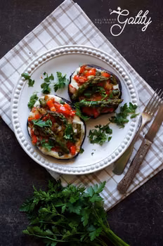 Pieczarki Portobello ze szparagami
