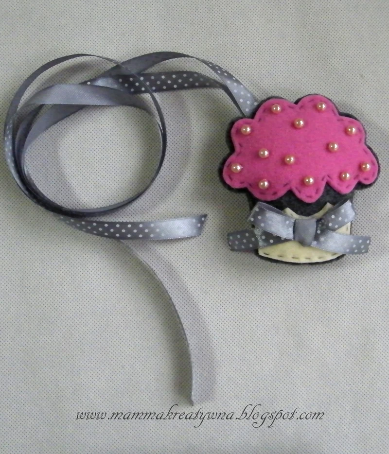 Babeczka- zawieszka z filcu. Handmade