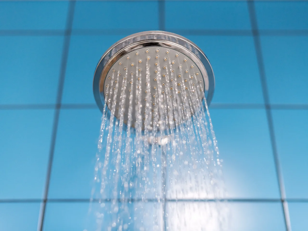 Koniec cieplej wody pod prysznicem! Niemcy oszczędzają energię!