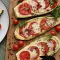 Cukinia faszerowana pomidorami i mozzarellą