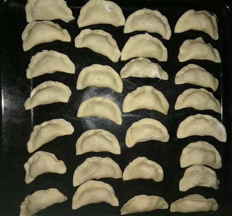 Przepis miesiąca: Pyszne ciasto pierogowe oraz pierogi z serem, kapustą i grzybami, owocami i ruskie