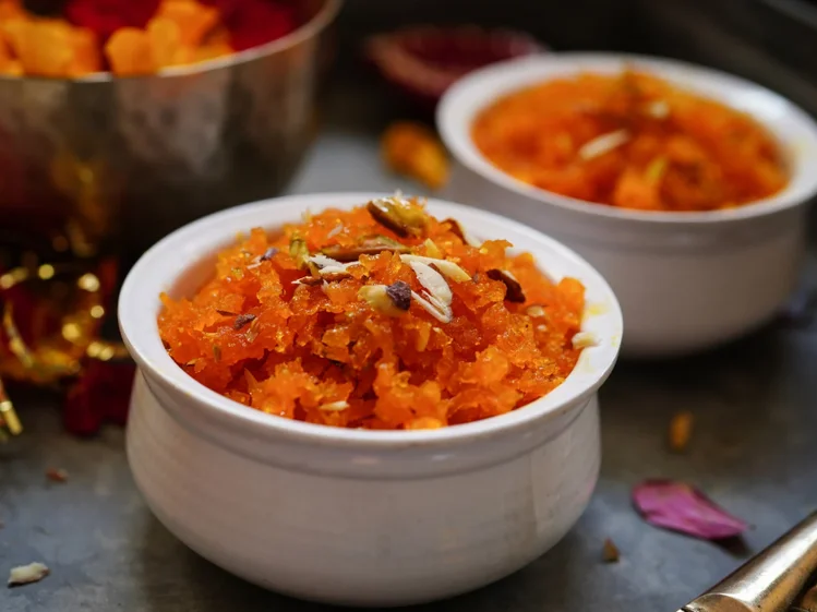 Zdjęcie Zetrzyj marchewki na tarce i wrzuć na patelnię! Powstanie mistrzowski indyjski deser, który podbije każde podniebienie #1