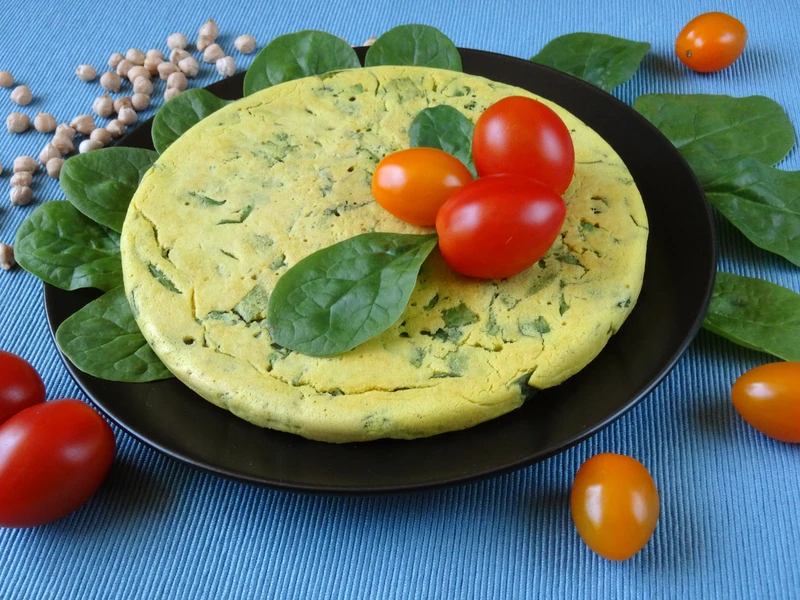 Wegański omlet z mąki z ciecierzycy