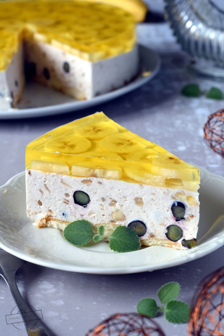 Sernik bananowy z borówkami bez pieczenia