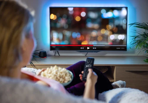 Nowy hit Disney+ podbija Polskę. Historia najsłynniejszej pary Ameryki wraca na ekran!